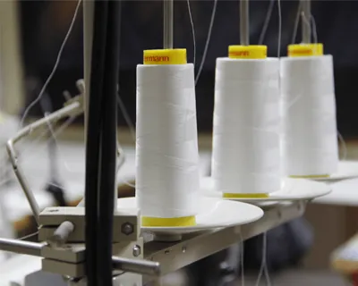 Eigene Fahnen-Produktion in Wien — Grossformat-Druck und Textil-Konfektion