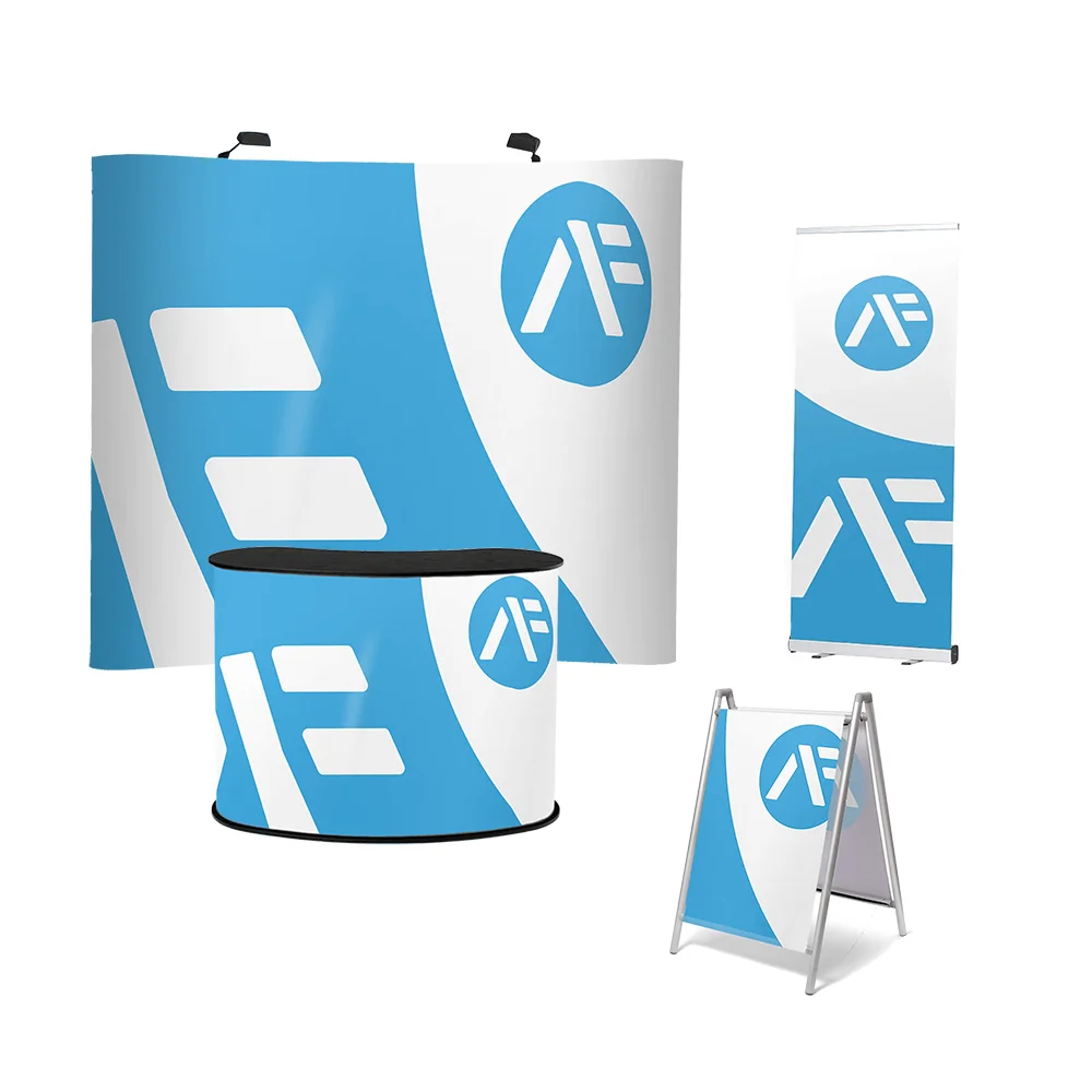 Messestand mit Messewand, Messetheke, Roll-Up und Kundenstopper